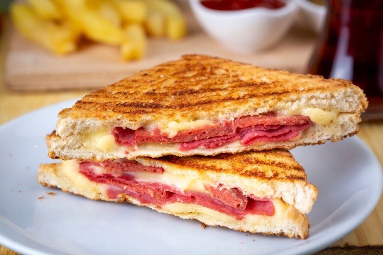 Sucuklu Tost Siparişi